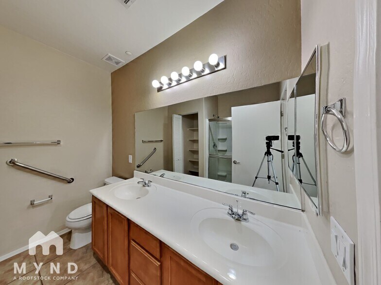 Building Photo - 6780 Abruzzi Dr