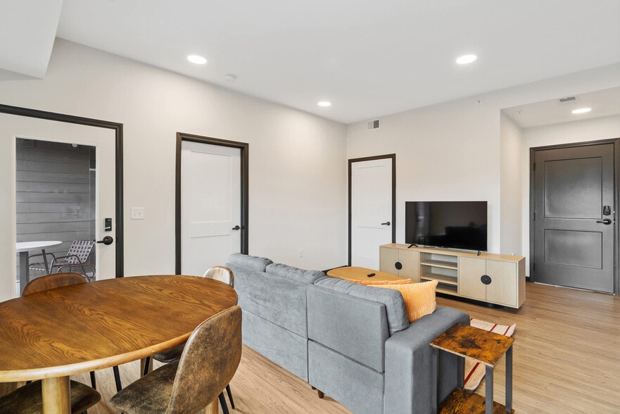 Building Photo - 423 E Michigan St