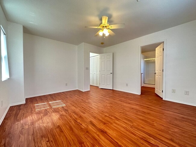 Building Photo - Single Family Home 3 Beds, 2.5 bath, 1 car garage