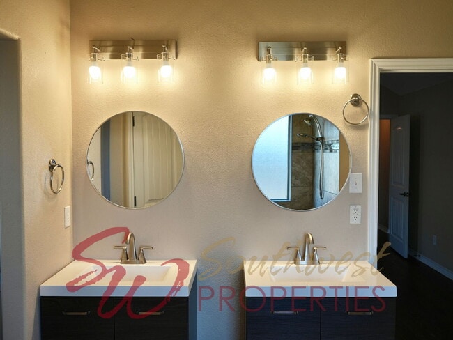 Building Photo - Charming 3 bed, 2 bath rental home with office!