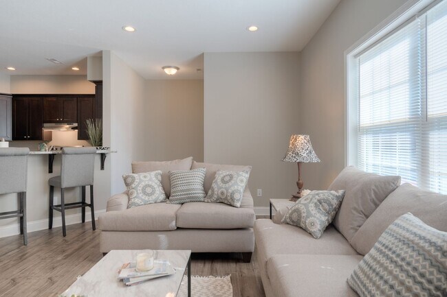 Building Photo - 91 E Main St