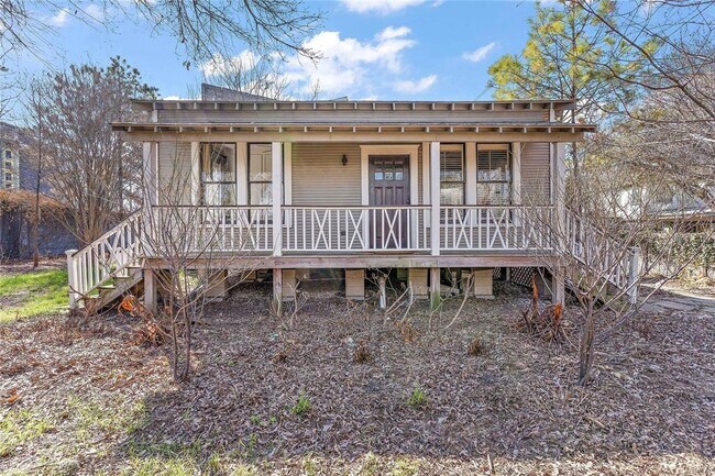 Building Photo - 809 Woodrow St