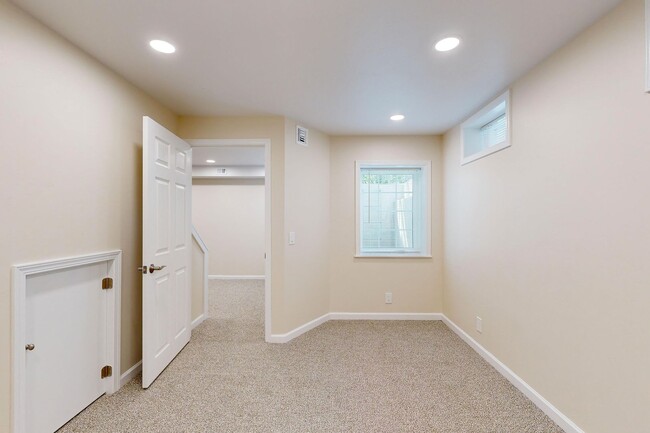 Building Photo - **APPROVED APPLICANTS**  Eastside Ground L...