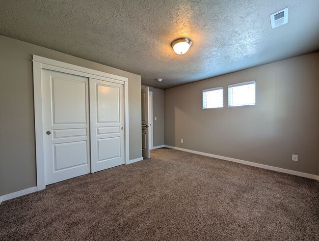 Building Photo - Beautiful 3-Bedroom, 2.5-Bath Home In the ...