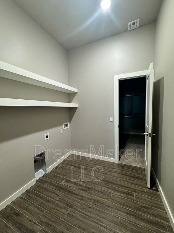 Building Photo - 790 Flowers Dr