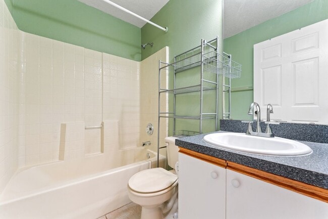 Building Photo - Charming 3-Bedroom, 2-Bath Home with 2-Car Garage and Bonus Room in Poinciana!