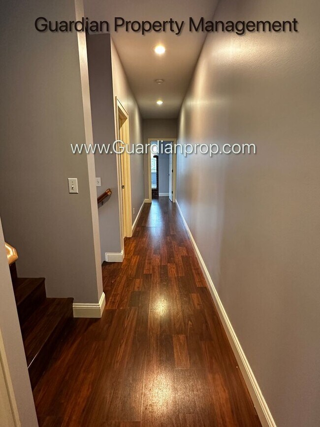 Building Photo - Spacious Uptown Side By Side, Dishwasher, Garage, In Unit Laundry, Private Rooftop Deck