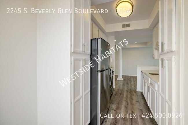 Building Photo - 2245 S Beverly Glen Blvd