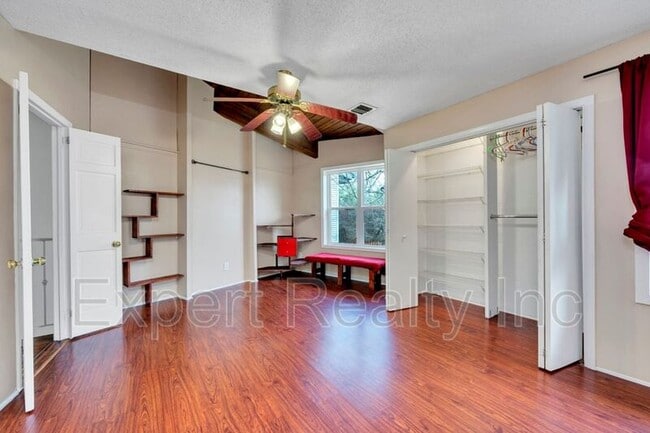 Building Photo - 18 Berrywood Dr