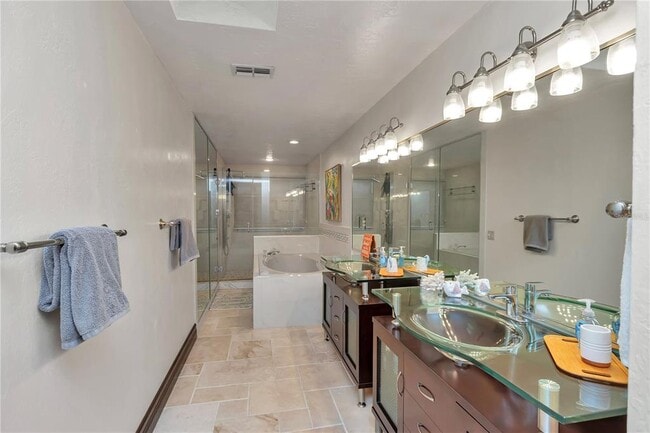 Building Photo - 1542 SE Pinwheel Dr