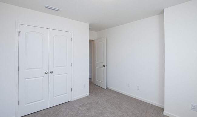 Building Photo - BEAUTIFUL 3BD/2.5BTH Townhome - Belmont -July/August Move In