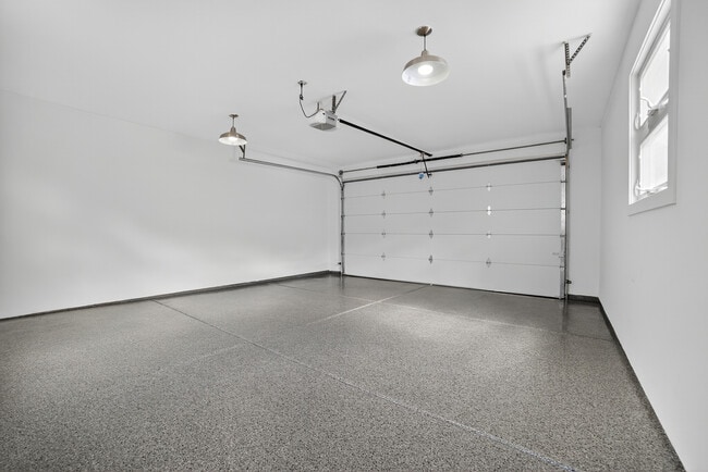 Building Photo - 3019 N Kenneth Ave