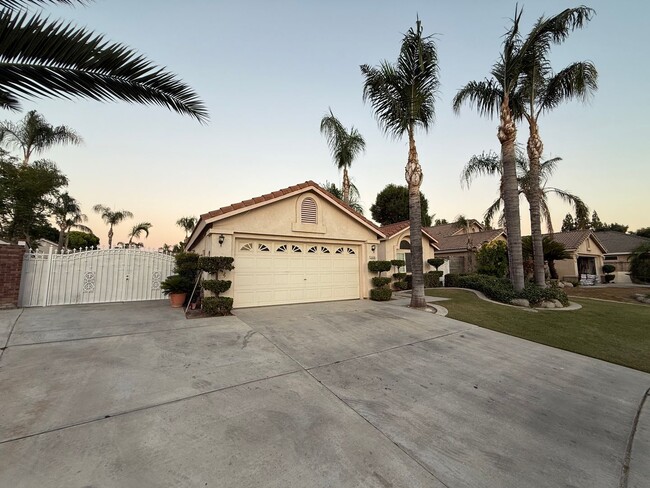 Building Photo - Spacious 4-Bedroom Home in Desirable Silve...