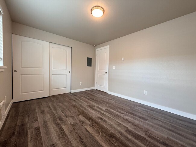 Building Photo - VASU**908