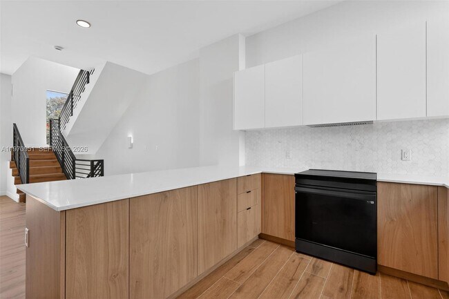 Building Photo - 529 NE 61st St