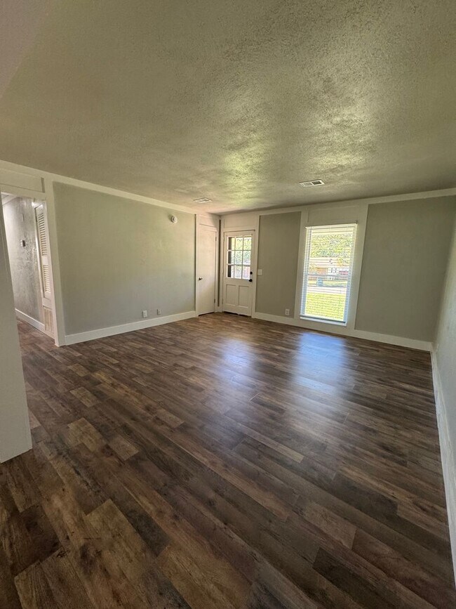 Building Photo - 3306 E Tucker Dr NW