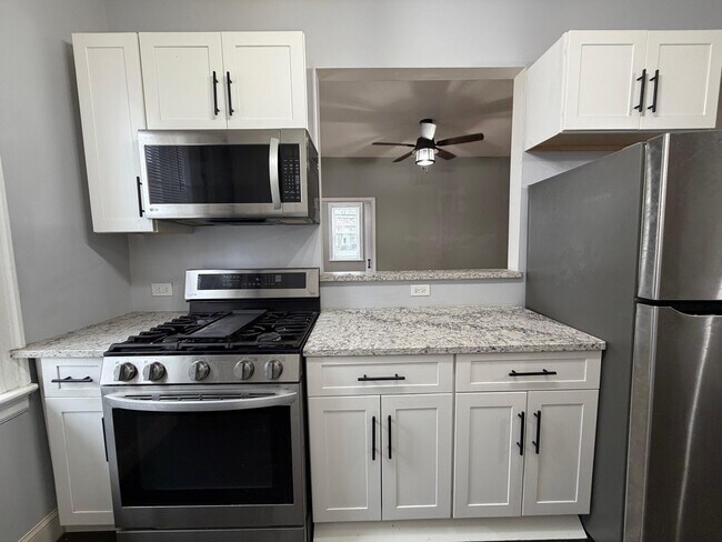 Building Photo - 7812 Hudson Ave