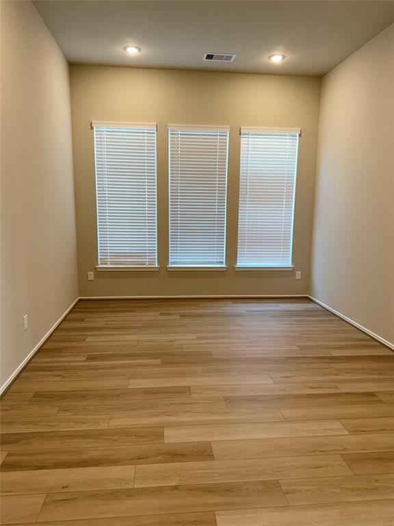 Building Photo - 2323 Peach Oak Xing