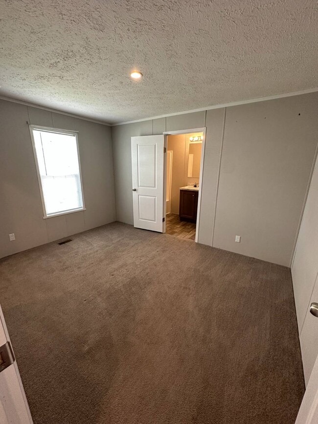 Building Photo - 19 Highlander Ave