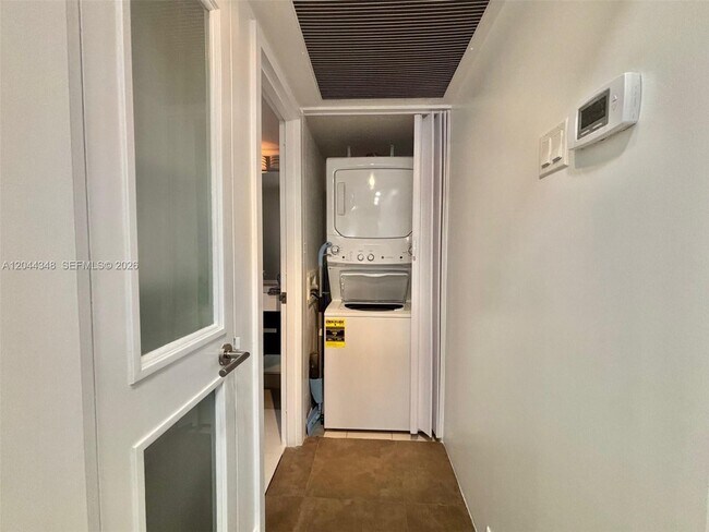 Building Photo - 2030 S Ocean Dr