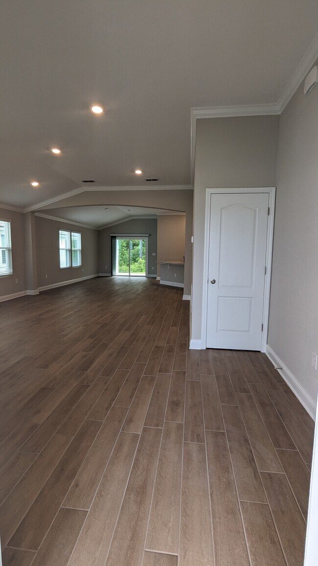 Building Photo - 96 Zancara St