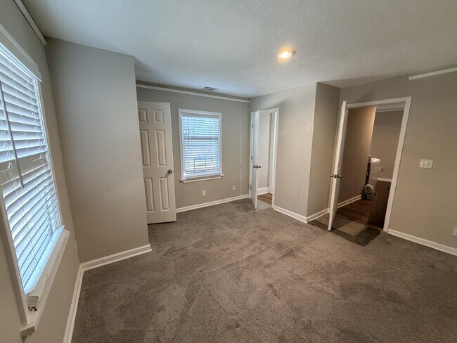 Building Photo - 10 Rockmart Dr NW