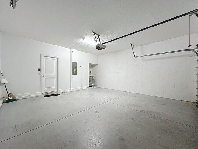 Building Photo - Beautiful Furnished townhome in Vistas of ...