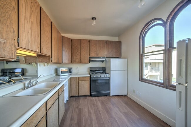 Building Photo - 2225 Blake St