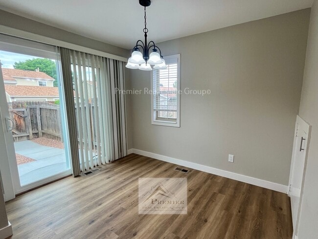 Building Photo - 8059 Lexington Park Dr