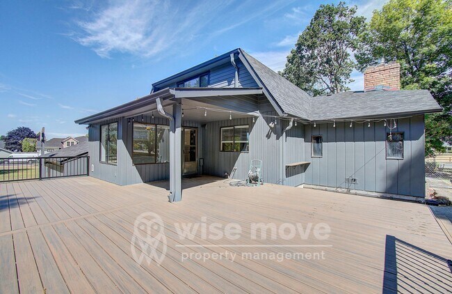 Building Photo - Felida Park- 4 Bedrooms on 1.5 Acres
