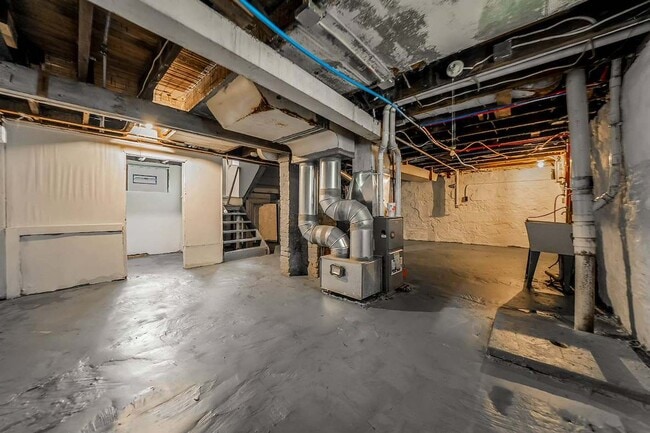 Building Photo - 2145 W 100th St