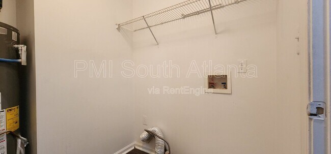 Building Photo - 588 Hunnicutt Rd SE
