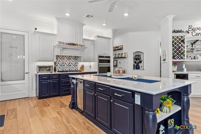 Building Photo - 1605 Alta Vista Loop