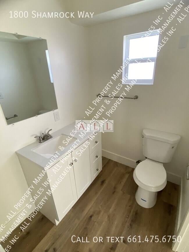 Building Photo - 1800 Shamrock Wy