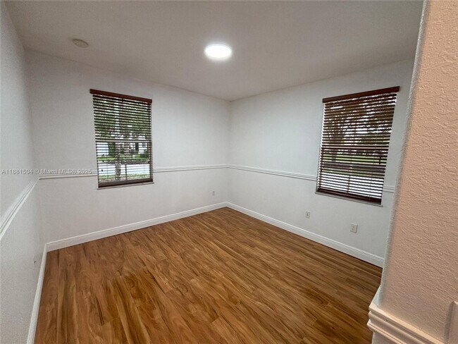 Building Photo - 2122 SW 151st Pl