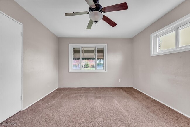 Building Photo - 726 Willow Dr