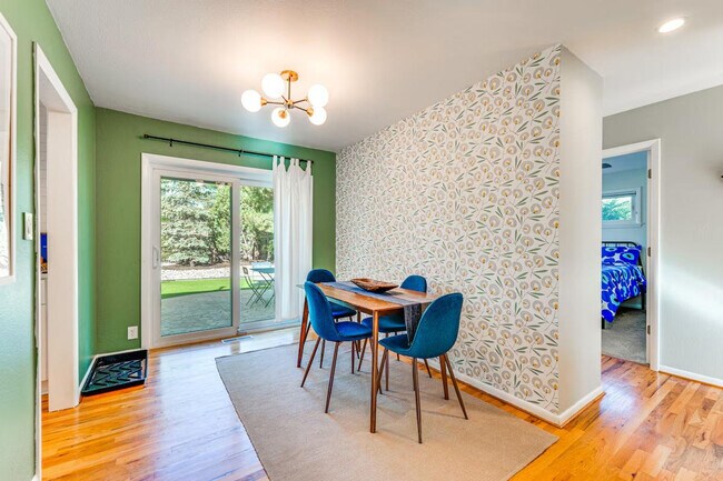 Building Photo - 725 35th St