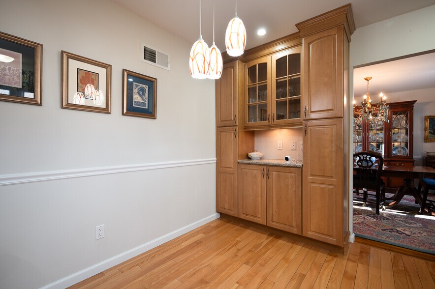 Kitchen - 2409 Sweetbriar Rd