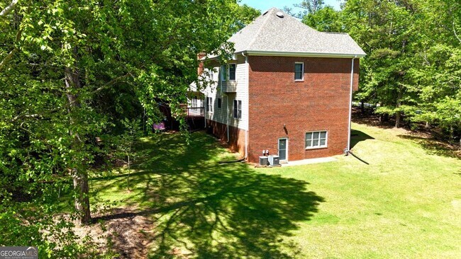 Building Photo - 219 Deerhill Dr