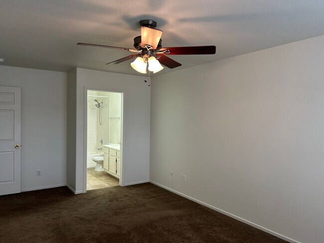 Building Photo - 2 story townhouse