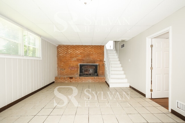 Building Photo - Spacious 4 bedroom updated home!