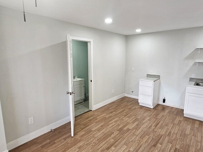 Building Photo - 1306 Heights St