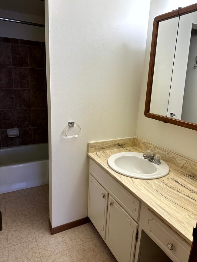 Building Photo - 2 Florentine Ct