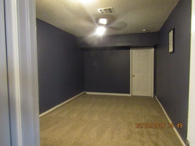 Building Photo - Great Home located close to Eisenhower Schools