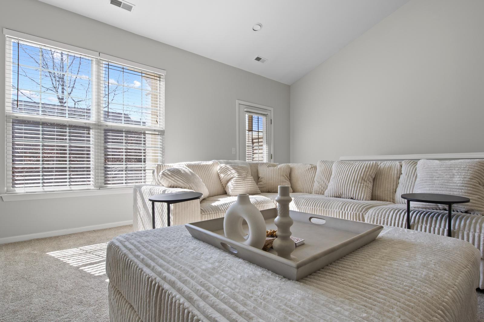 Living - 40433 Glen Eagle Ln