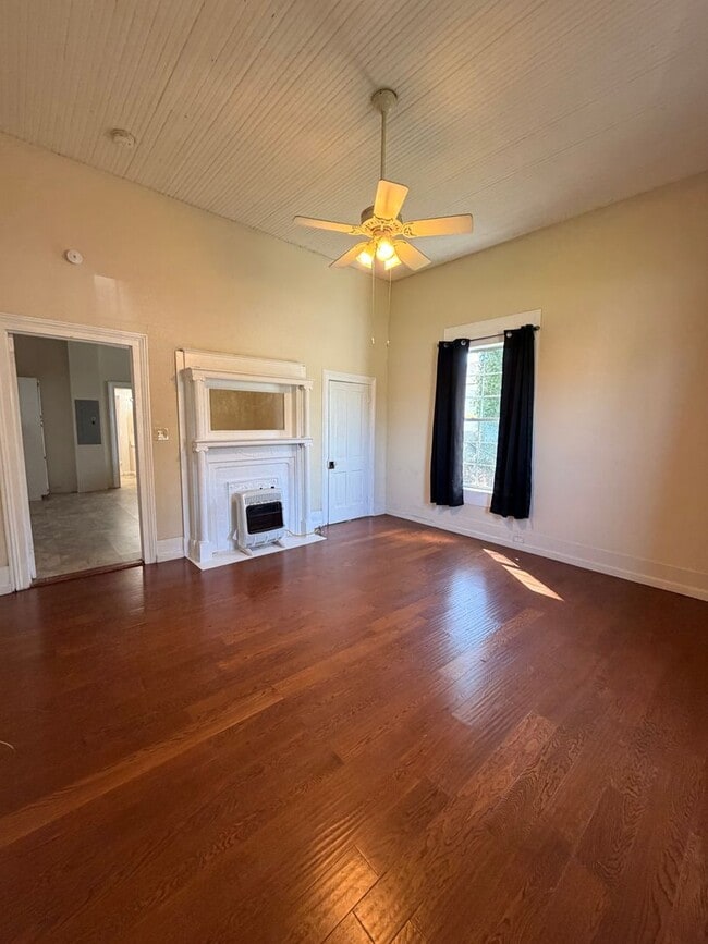 Building Photo - 1300 N Broad St