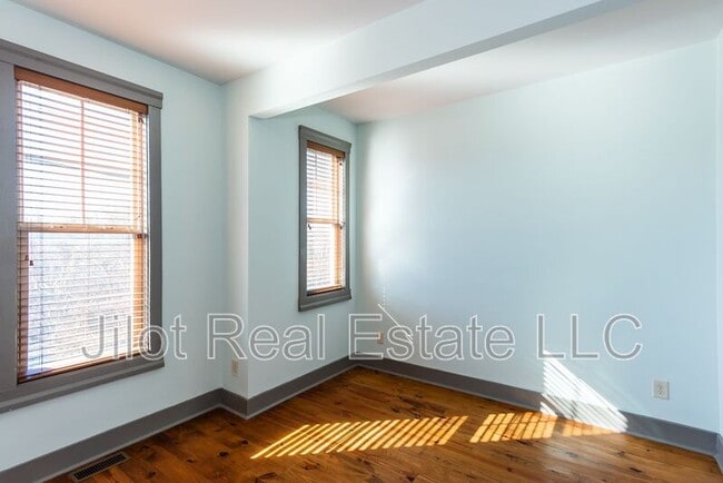 Building Photo - 1806 DeKalb Ave NE