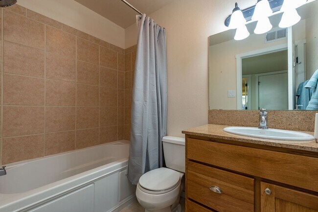 Building Photo - Fully Furnished Ground Level Available Now!