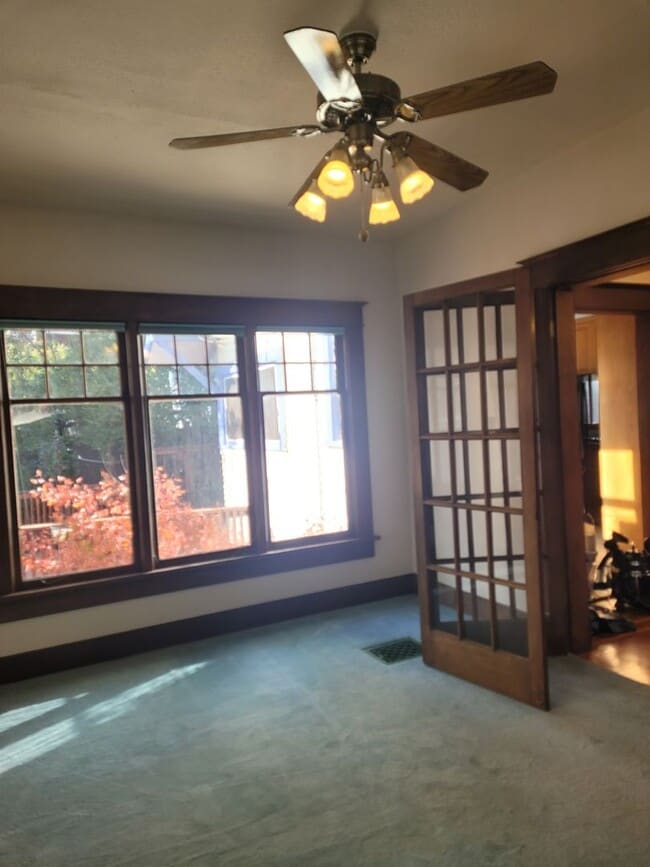 Building Photo - 3 bedroom 2 bath