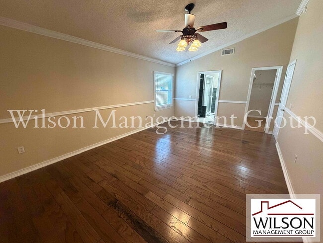 Building Photo - 1366 Valhalla St